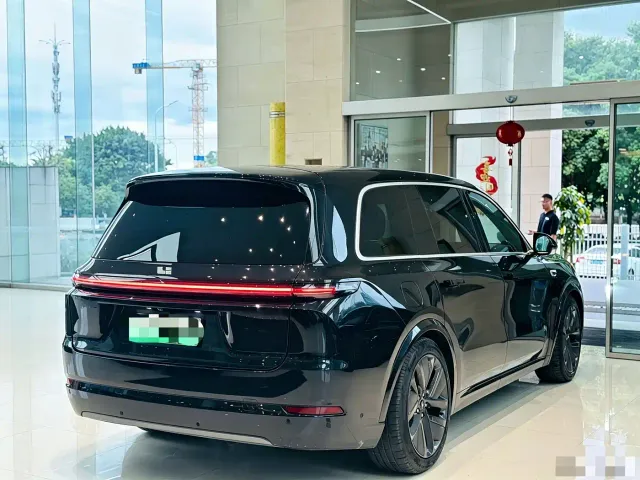 Li Auto L9 — Фото автомобиля 7