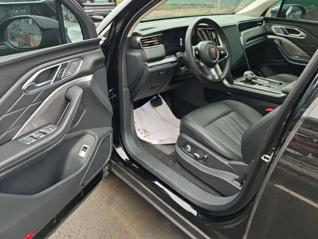 Hongqi HS7 PHEV — Фото автомобиля 15