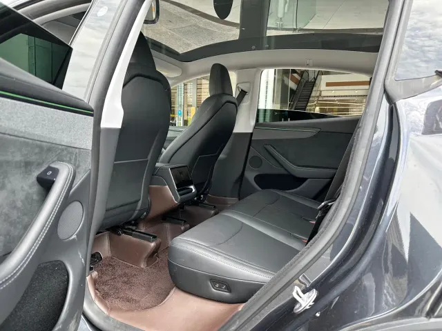 Tesla Model Y — Фото автомобиля 20