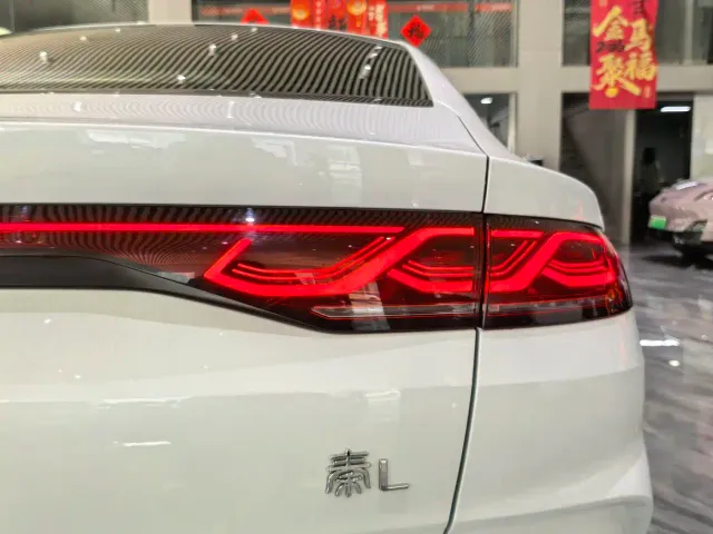 BYD Qin L — Фото автомобиля 26