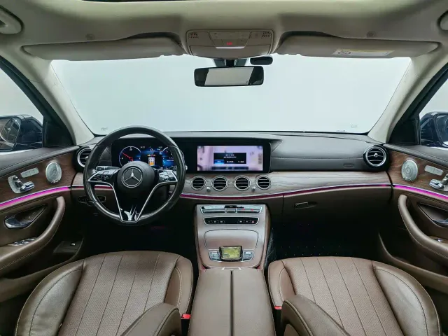 Mercedes-Benz E-Class — Фото автомобиля 11