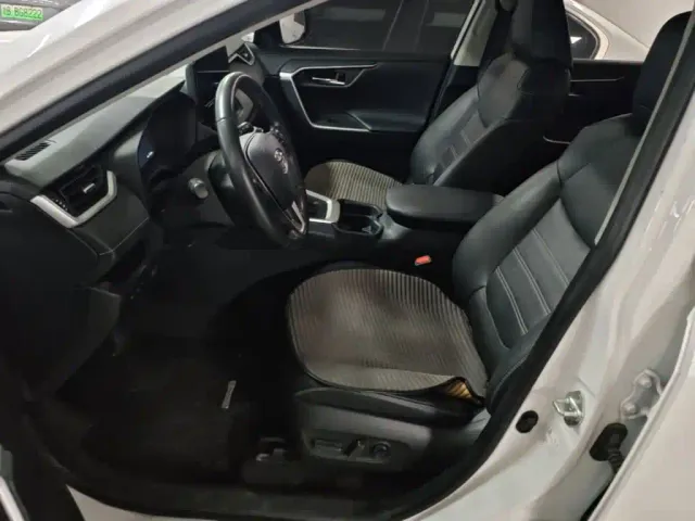Toyota RAV4 — Фото автомобиля 14