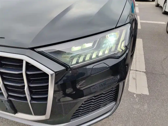 Audi Q7 — Фото автомобиля 17
