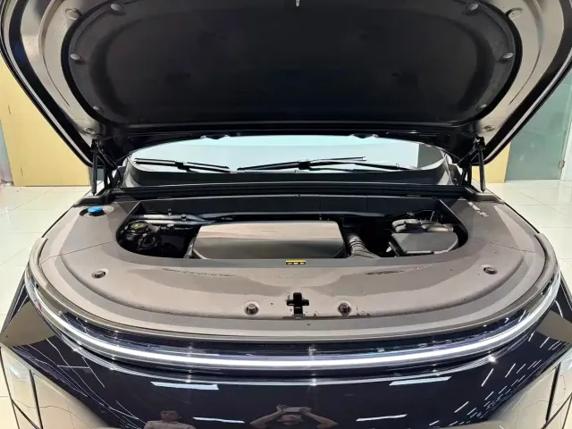 Li Auto L6 — Фото автомобиля 6