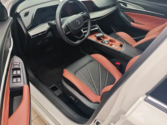 Changan Eado — Фото автомобиля 4