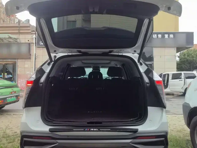 Geely Boyue L — Фото автомобиля 18