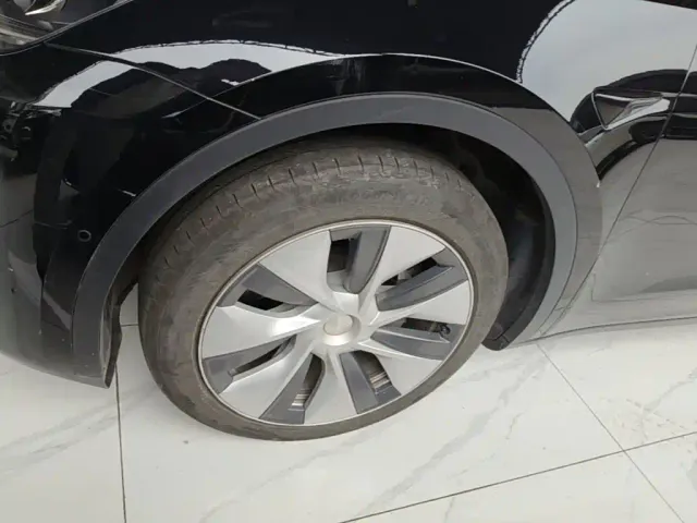 Tesla Model Y — Фото автомобиля 22