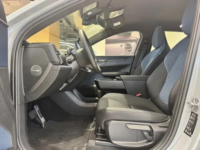 Volvo EX30 — Фото автомобиля 7