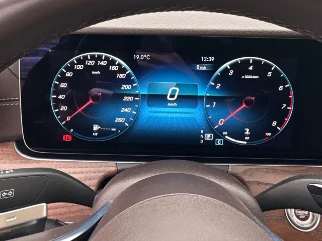 Mercedes-Benz E-Class — Фото автомобиля 12