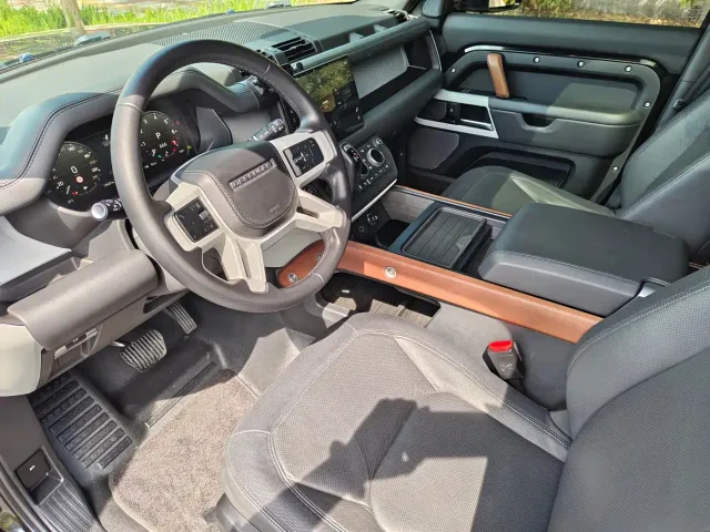 Land Rover Defender — Фото автомобиля 25