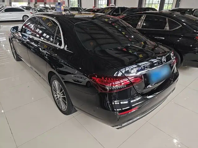 Mercedes-Benz E-Class — Фото автомобиля 4