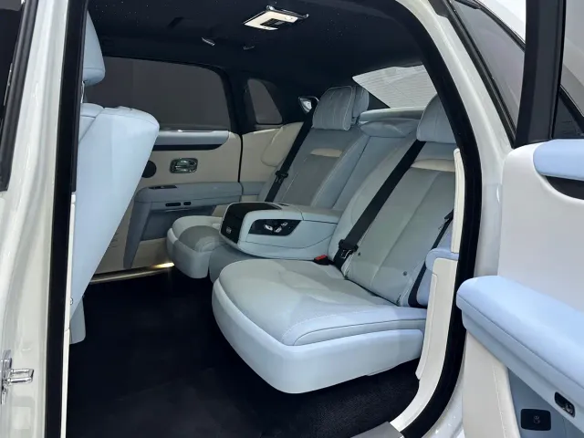 Rolls-Royce Ghost — Фото автомобиля 10