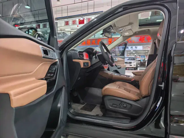 Ford Explorer — Фото автомобиля 4