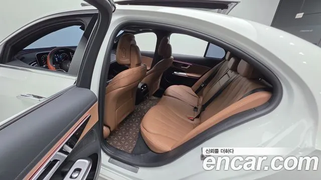 Mercedes-Benz E-Class — Фото автомобиля 21