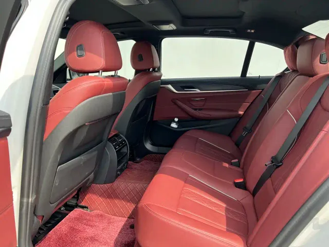 BMW 5 Series — Фото автомобиля 4