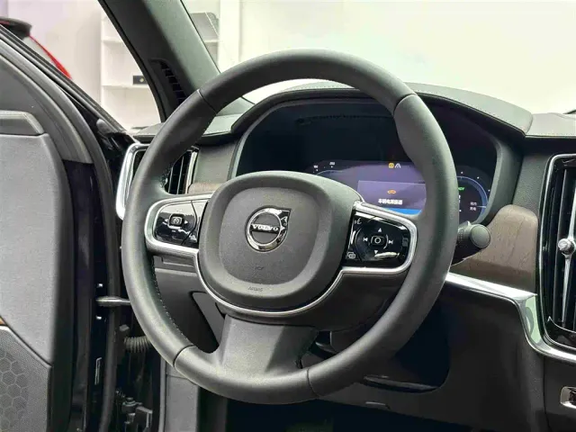 Volvo S90 — Фото автомобиля 9