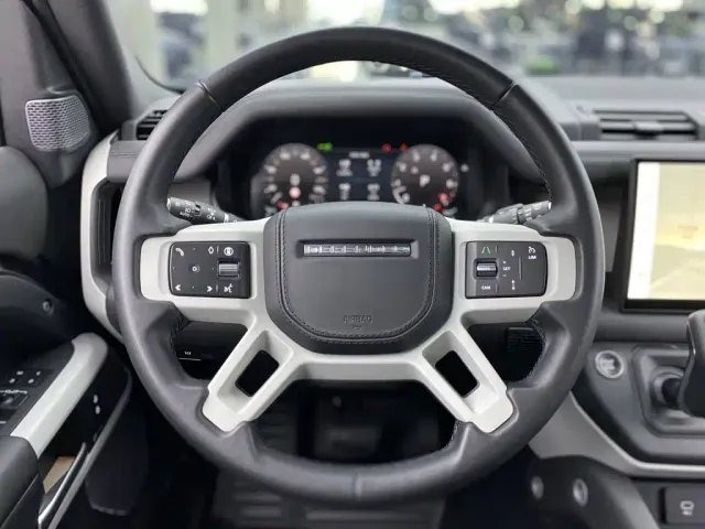 Land Rover Defender — Фото автомобиля 14