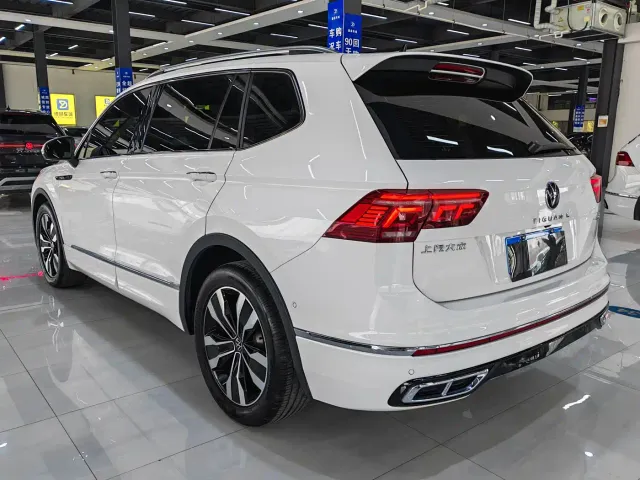 Volkswagen Tiguan L — Фото автомобиля 6