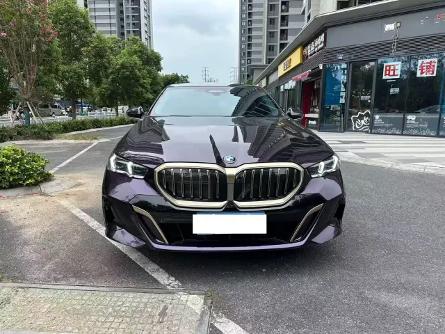 BMW 5 Series — Фото автомобиля 2