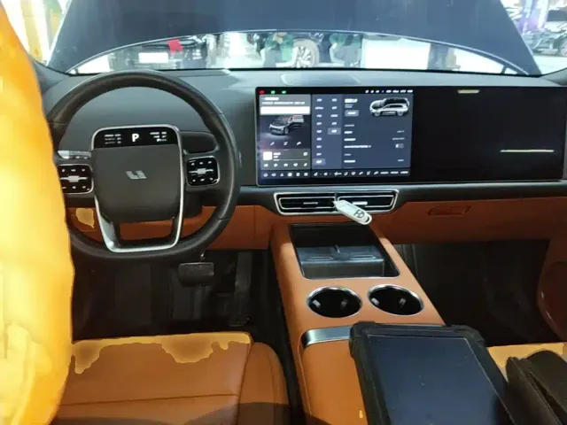Li Auto L9 — Фото автомобиля 9