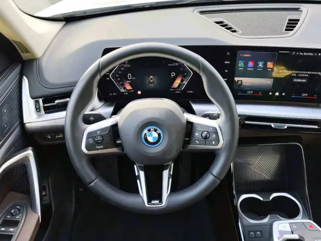 BMW iX1 — Фото автомобиля 10
