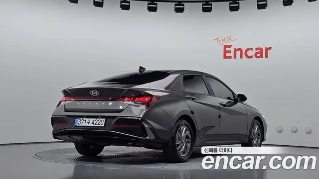 Hyundai Avante CN7 — Фото автомобиля 2
