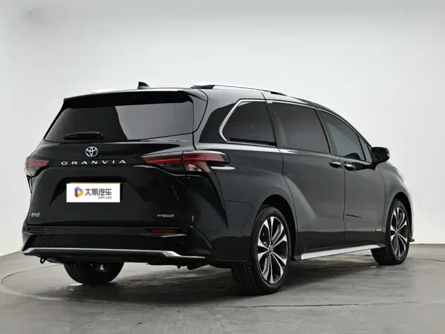 Toyota Granvia — Фото автомобиля 3