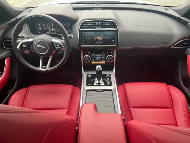Jaguar XEL — Фото автомобиля 5
