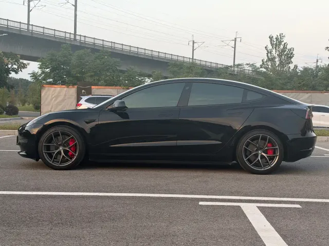 Tesla Model 3 — Фото автомобиля 7