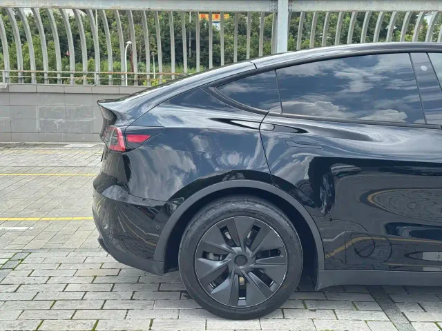 Tesla Model Y — Фото автомобиля 6