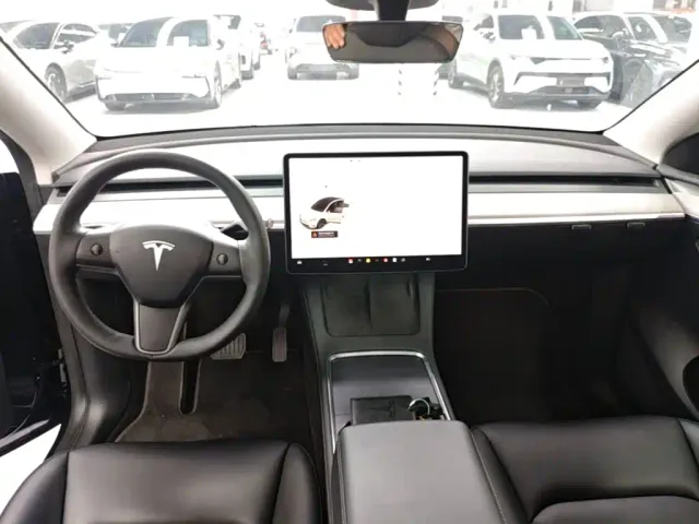 Tesla Model Y — Фото автомобиля 9