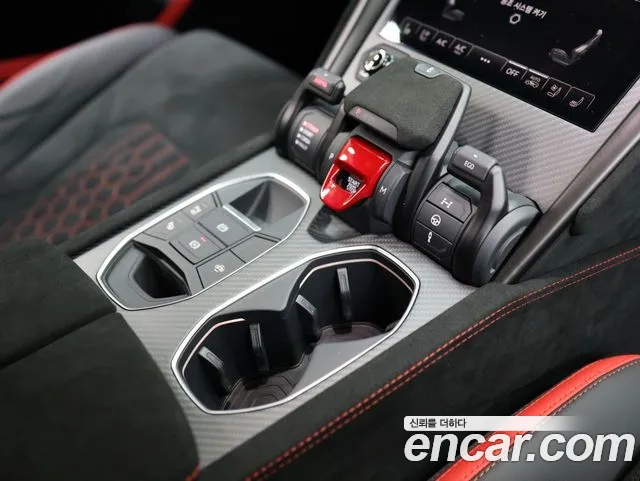 Lamborghini Urus — Фото автомобиля 9
