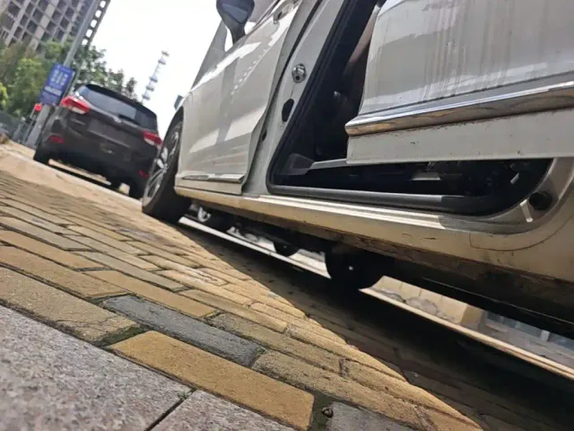 Roewe iMAX8 — Фото автомобиля 21