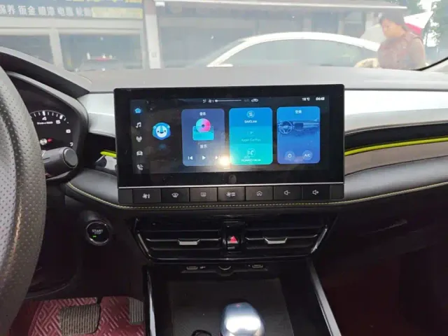 Roewe i5 — Фото автомобиля 12