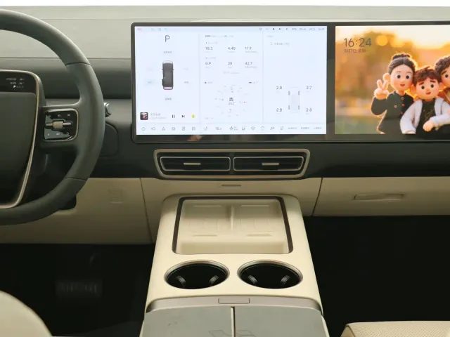 Li Auto MEGA — Фото автомобиля 9