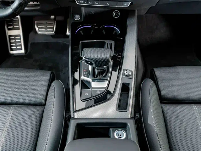 Audi A4L — Фото автомобиля 12