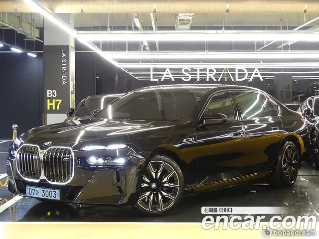 BMW i7 — Фото автомобиля 3