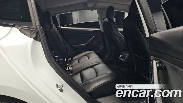 Tesla Model 3 — Фото автомобиля 10
