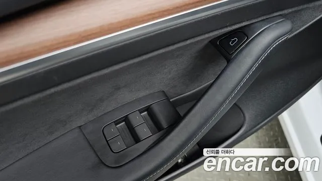 Tesla Model 3 — Фото автомобиля 24