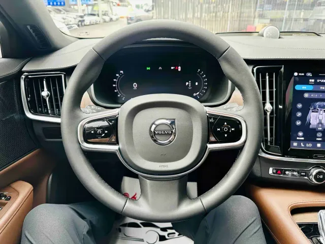 Volvo S90 — Фото автомобиля 8