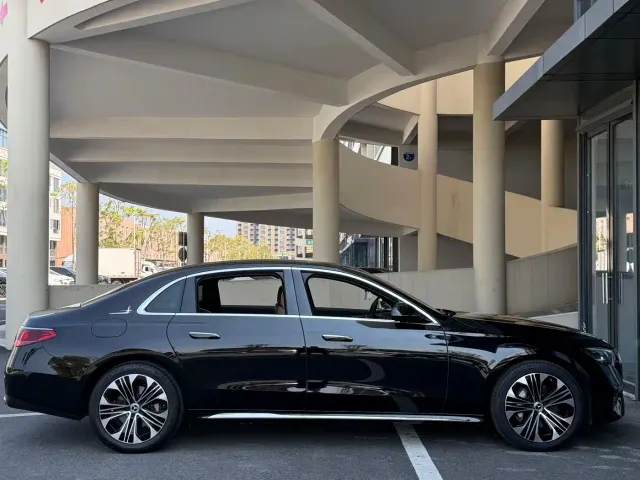 Mercedes-Benz E-Class — Фото автомобиля 12