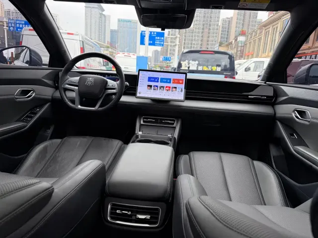 BYD Qin L — Фото автомобиля 9