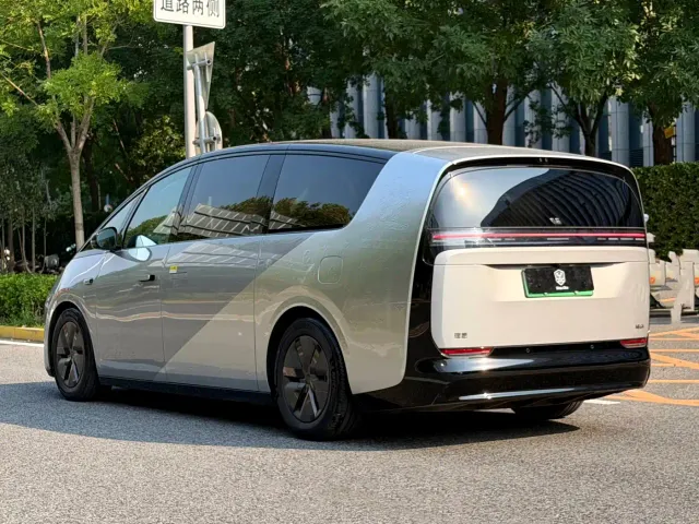 Li Auto MEGA — Фото автомобиля 6
