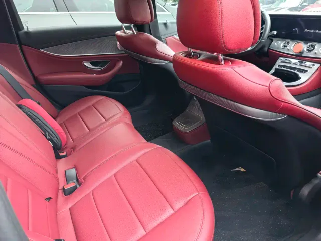 Mercedes-Benz E-Class — Фото автомобиля 12