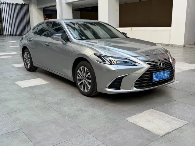 Lexus ES — Фото автомобиля 2