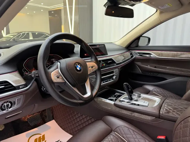 BMW 7 Series — Фото автомобиля 6