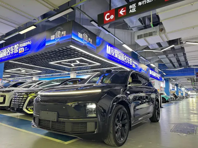 Фотография автомобиля — Li Auto L8