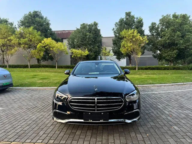 Mercedes-Benz E-Class — Фото автомобиля 2