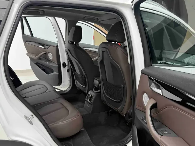 BMW X1 — Фото автомобиля 9