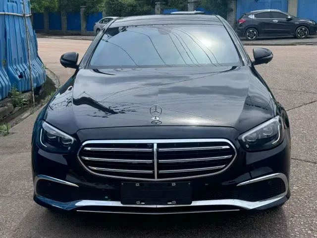 Mercedes-Benz E-Class — Фото автомобиля 2